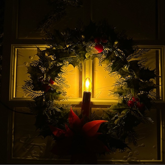 Vintage Christmas Wreath - Picture 4 of 16